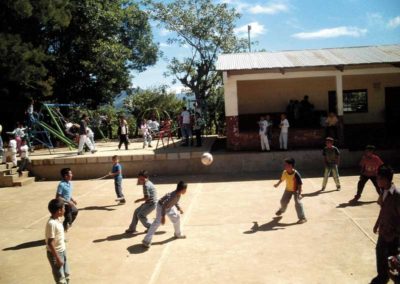 Mejoras en centros educativos de Guatemala